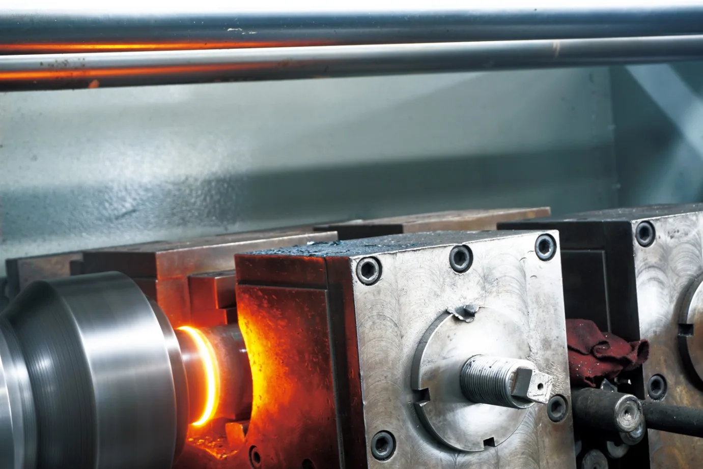 HCIC हायड्रोलिक सिलिंडर: 4 कोर प्रकार आणि कस्टम सोल्यूशन्स